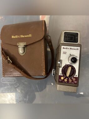 Bell & Howell 252 Two-Fifty-Two 8mm Movie Camera w/Case 1950s Vintage